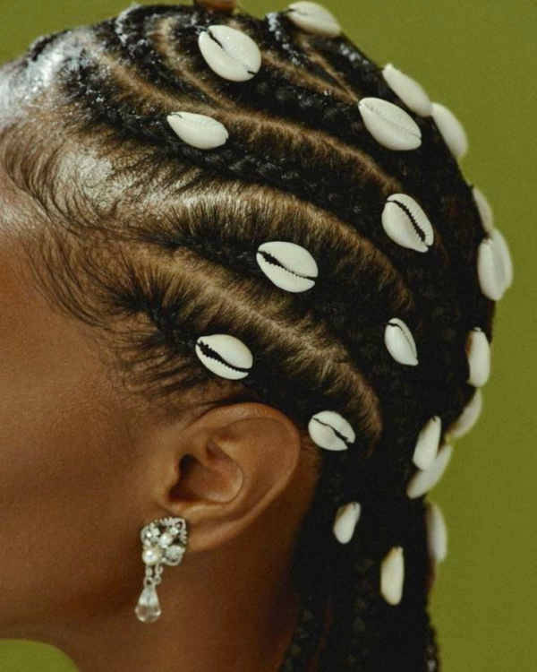 Des perles élégantes pour sublimer vos coiffures avec style.